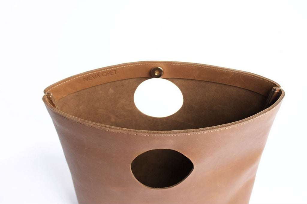 THE LEE LEATHER CIRCLE CLUTCH - CASUAL to FANCY