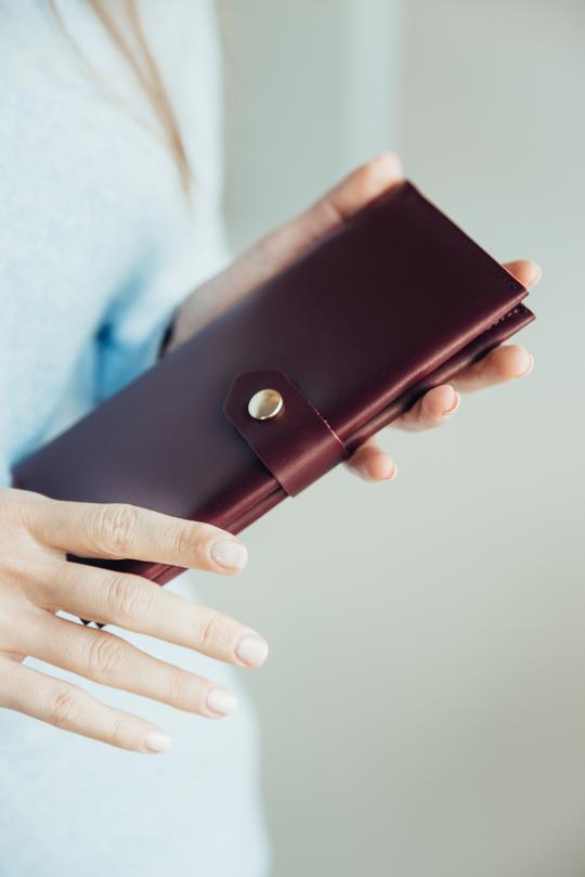 LEATHER BI-FOLD WALLET - CASUAL to FANCY