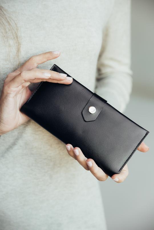 LEATHER BI-FOLD WALLET - CASUAL to FANCY