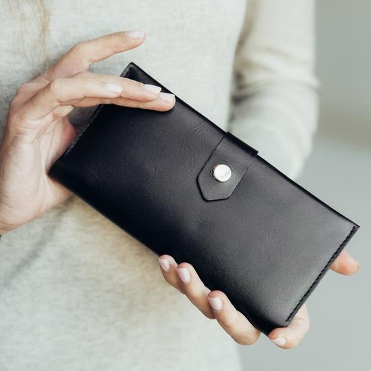 LEATHER BI-FOLD WALLET - CASUAL to FANCY