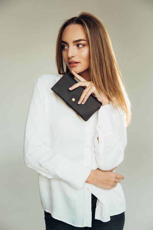 LEATHER BI-FOLD WALLET - CASUAL to FANCY