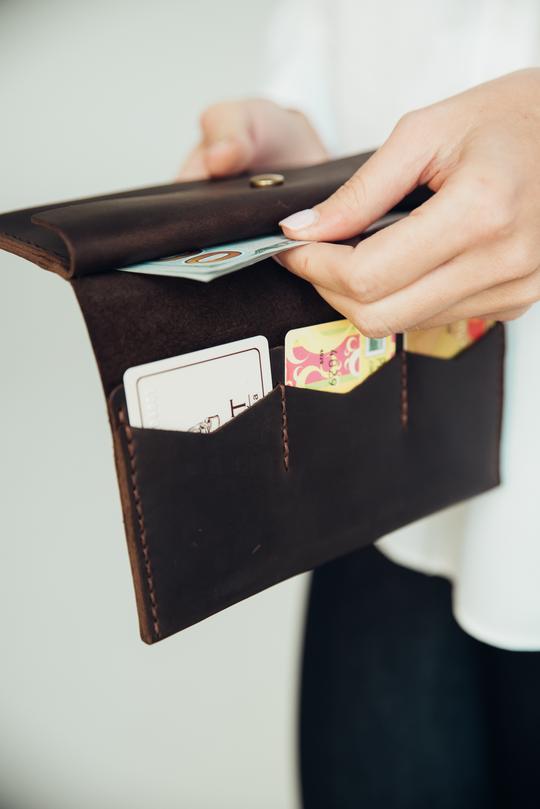 LEATHER BI-FOLD WALLET - CASUAL to FANCY