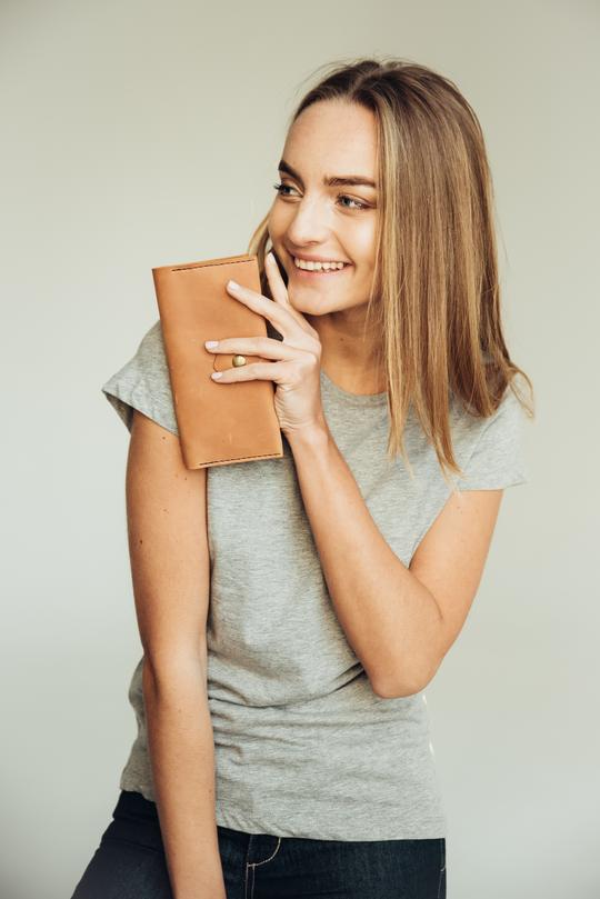 LEATHER BI-FOLD WALLET - CASUAL to FANCY