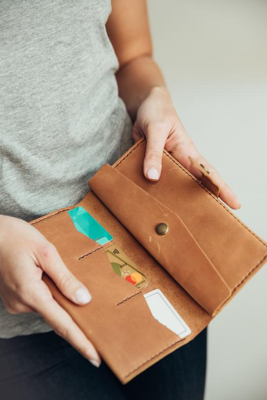 LEATHER BI-FOLD WALLET - CASUAL to FANCY