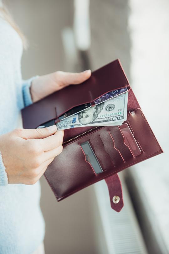 LEATHER BI-FOLD WALLET - CASUAL to FANCY