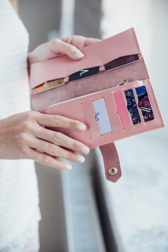 LEATHER BI-FOLD WALLET - CASUAL to FANCY