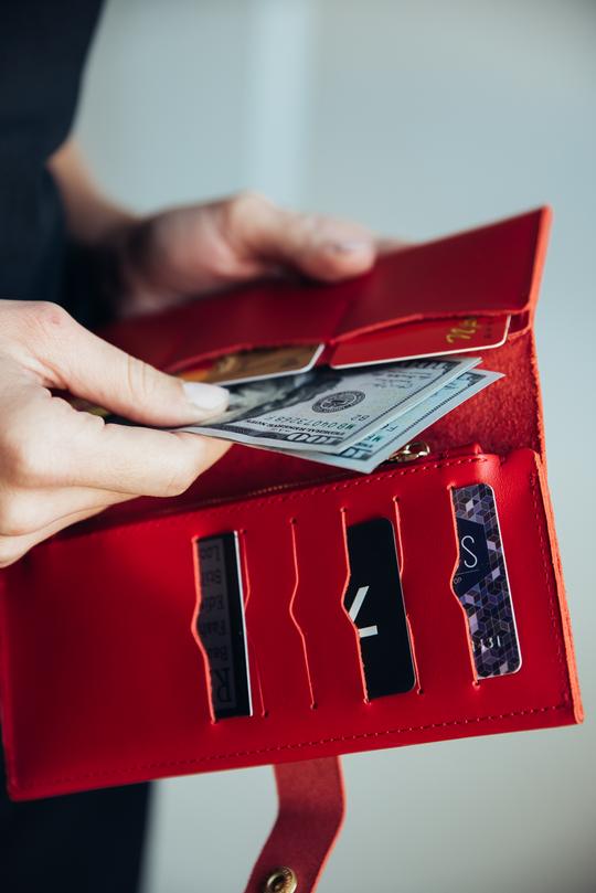 LEATHER BI-FOLD WALLET - CASUAL to FANCY