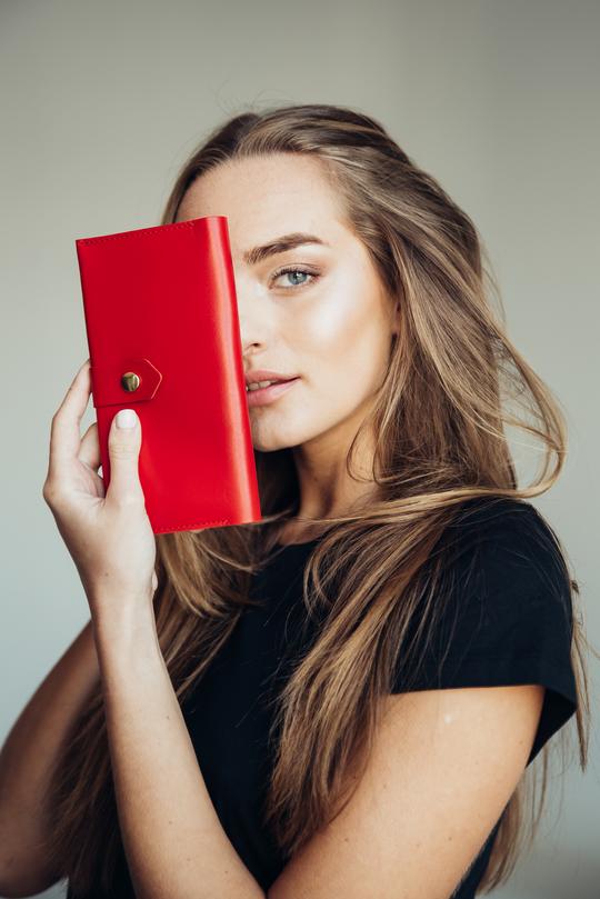 LEATHER BI-FOLD WALLET - CASUAL to FANCY